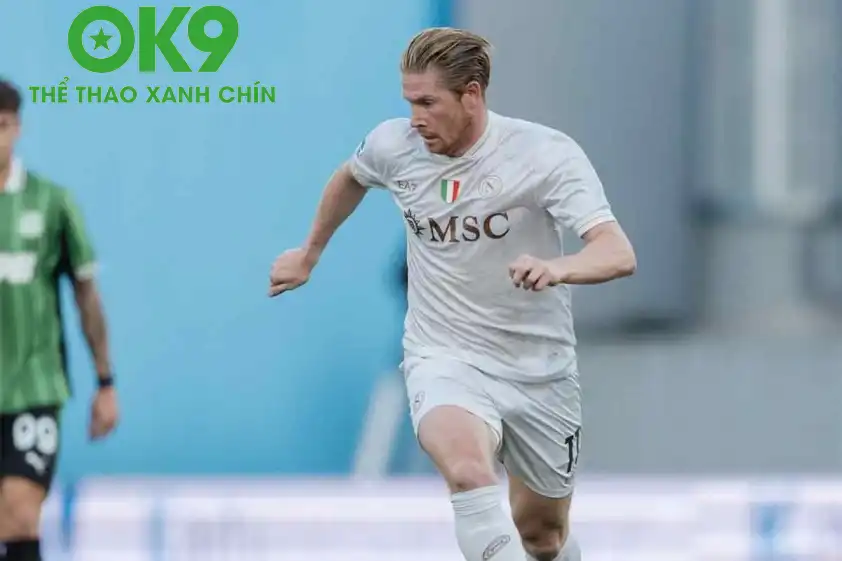 Kevin De Bruyne lập siêu phẩm đá phạt trong ngày ra mắt Serie A (Ảnh: Napoli SSC). Kevin De Bruyne lập siêu phẩm đá phạt trong ngày ra mắt Serie A (Ảnh: Napoli SSC).
